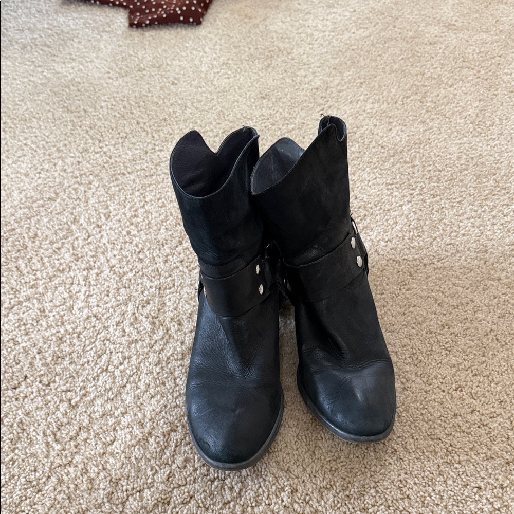 Donald Pilner Black Leather Ankle Boots - Picture 2 of 6